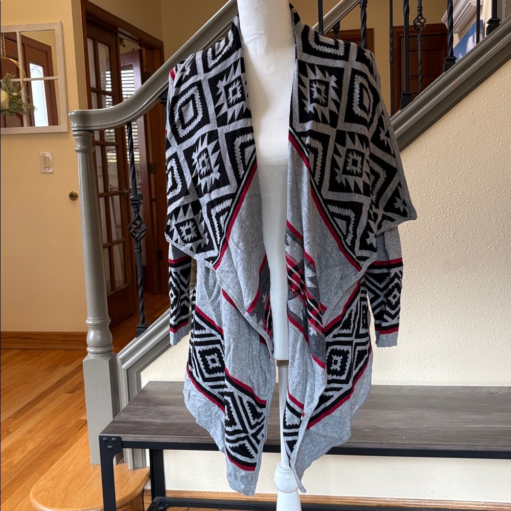 Forever 21 Women's Gray/Black/Red Tribal Print Cardigan Sweater Size Sma…